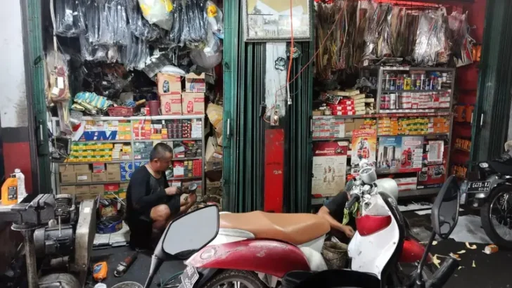 bengkel motor rumahan