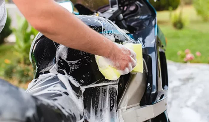 cuci motor pakai sabun apa