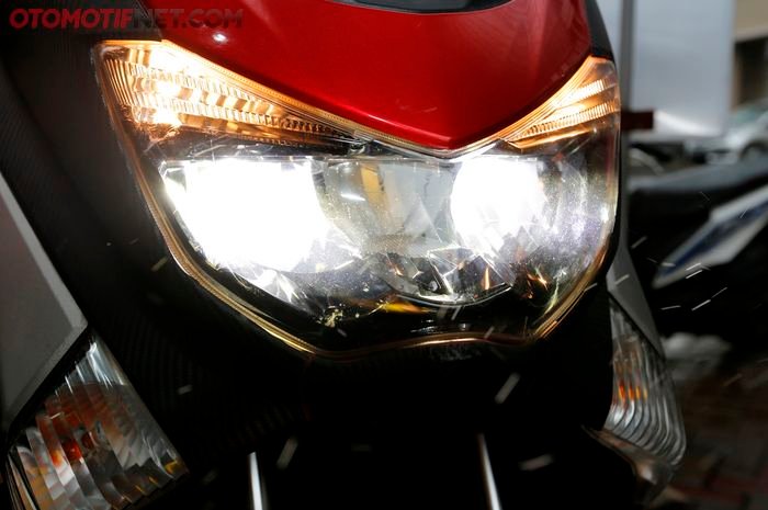 rangkaian lampu kepala sepeda motor