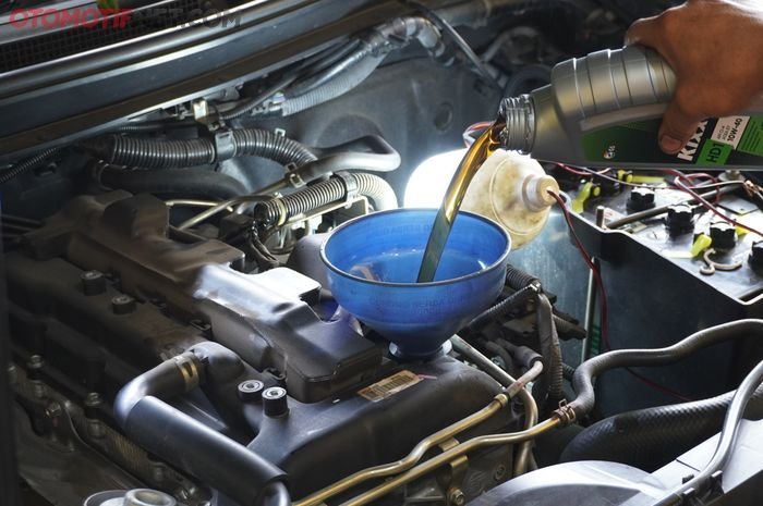 apakah oli mobil bisa untuk motor