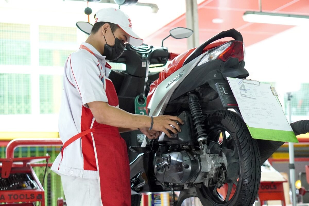 berapa lama servis motor