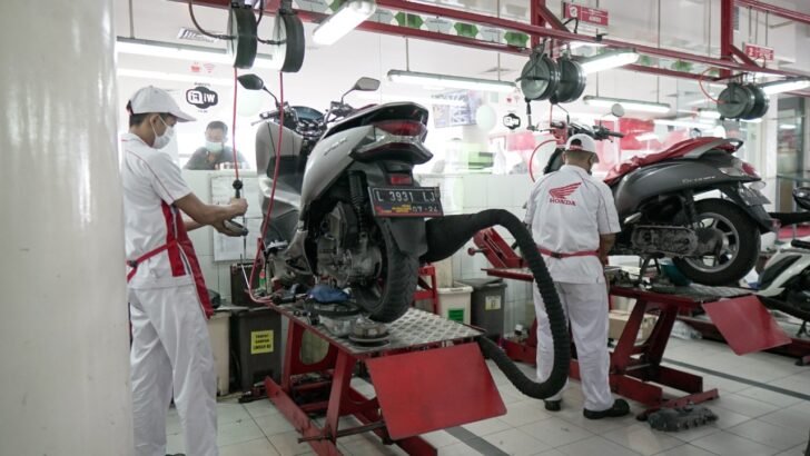 berapa lama servis motor
