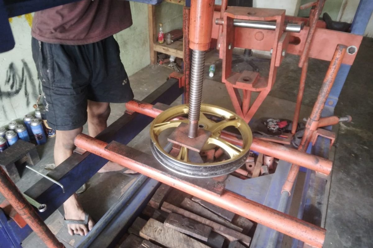 alat pres velg motor